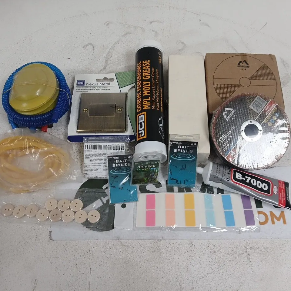 LOT OF ASSORTED HOUSEHOLD ITEMS TO INCLUDE CUTTING DISCS, MOLY GREESE AND BAIT SPIKES