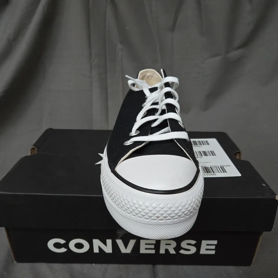 CONVERSE WOMENS LIFT WIDE FOUNDATION OX TRAINERS - SIZE 5