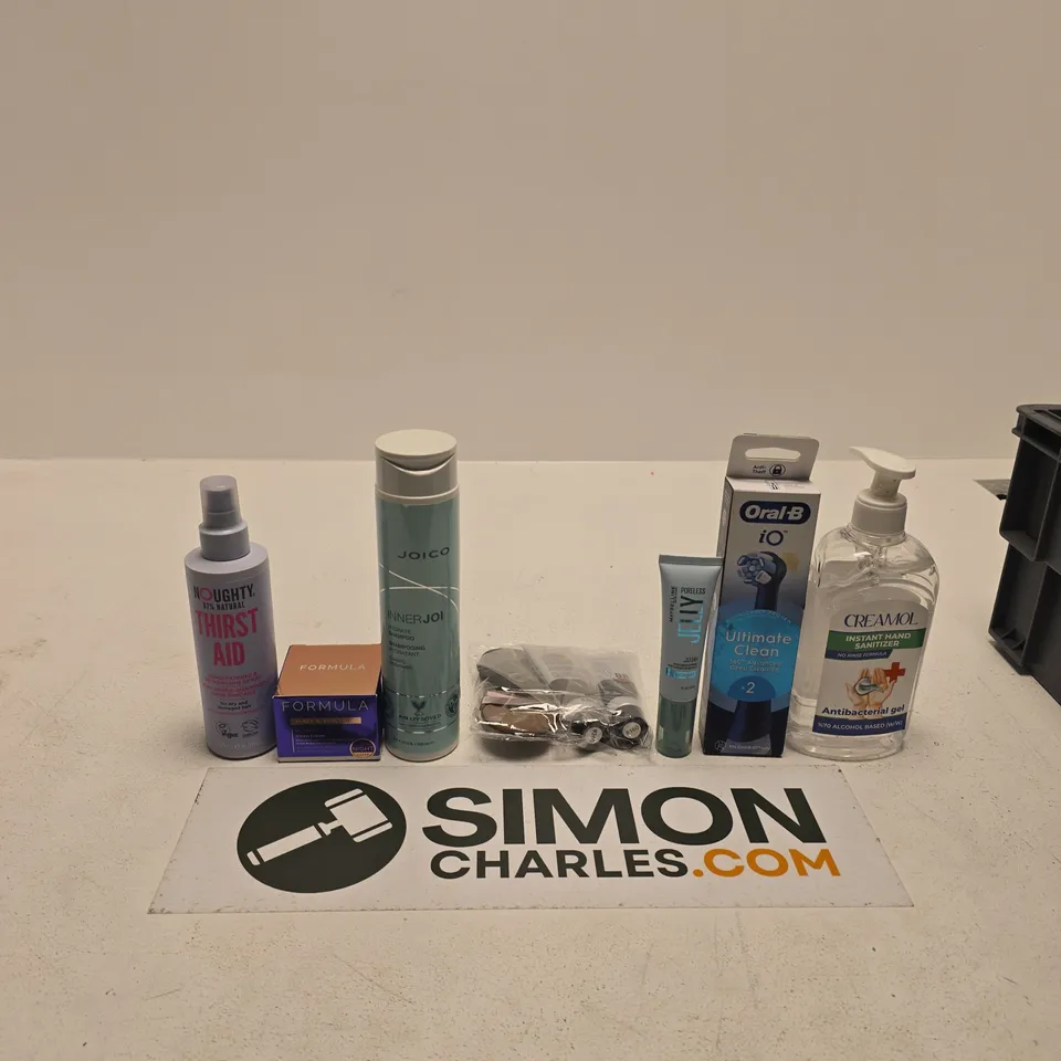 TOTE OF APPROXIMATELY 10 ASSORTED BEAUTY PRODUCTS INCLUDING JOICO SHAMPOO, FORMULA SLEEP CREAM AND ORAL B IO ULTIMATE CLEAN TOOTHBRUSH HEADS