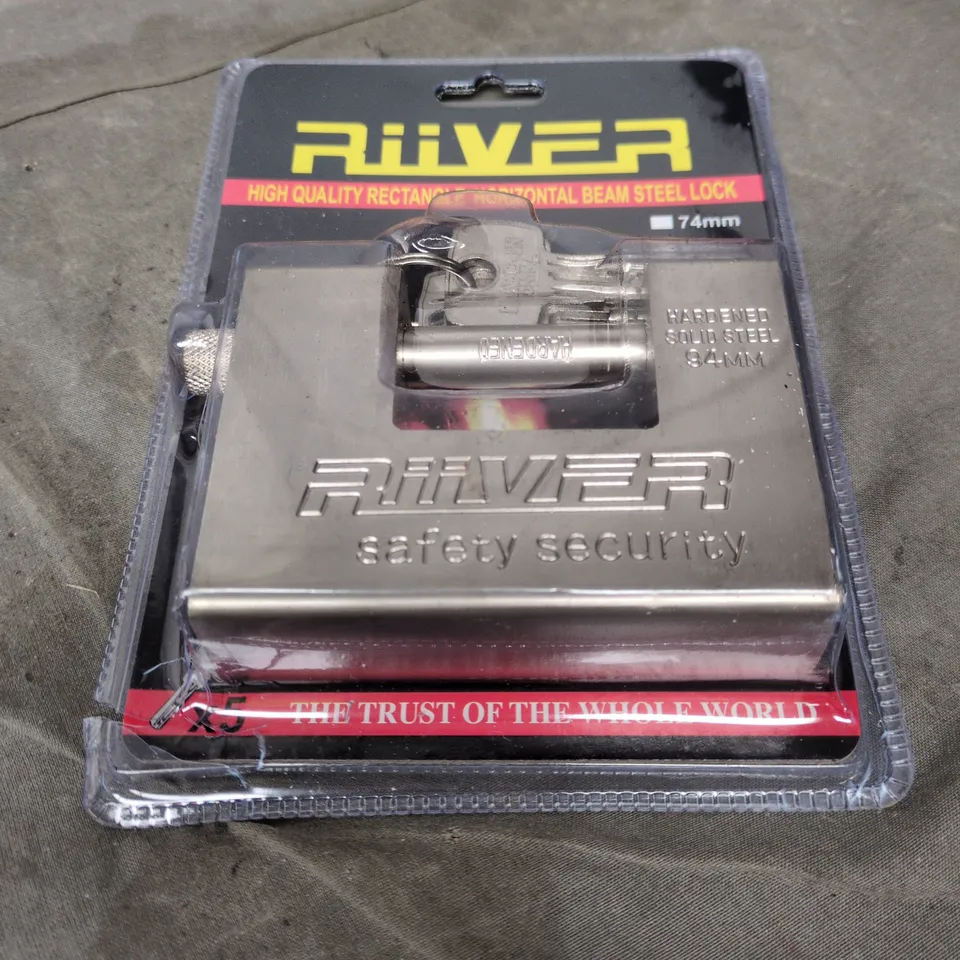 APPROXIMATELY 20 ASSORTED HOUSEHOLD LIQUIDS INCLUDING SOFT CAT FLEA COLLAR , RIIVER STEEL LOCK AND DMC NATURA WOOL 