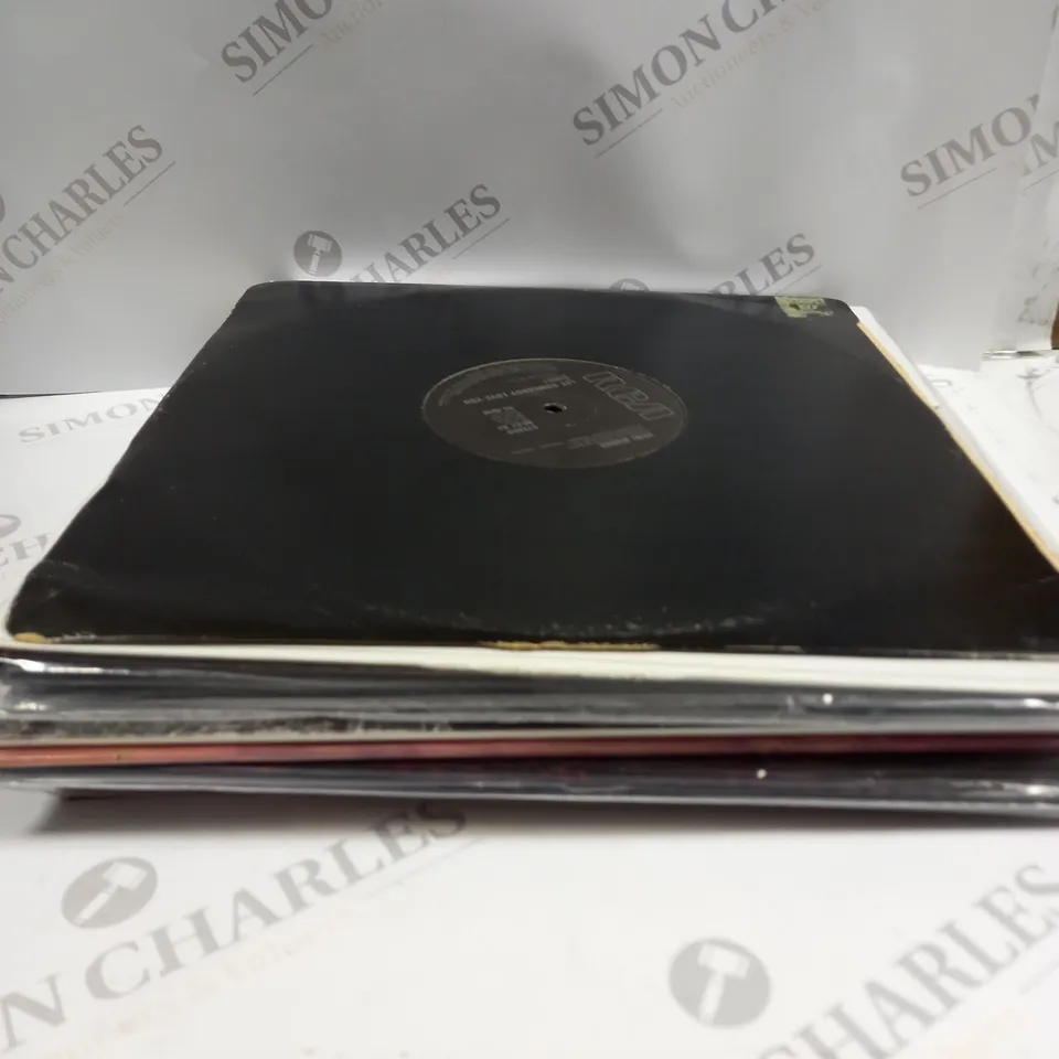 APPROXIMATELY 10 ASSORTED VINYLS FROM VARIOUS ARTISTS TO INCLUDE DOGSTAR, NEUROSIS, THE KILLS ETC 