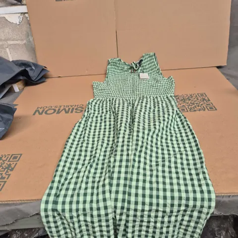 NOBODY'S CHILD ' GREEN GINGHAM SMOCKED DRESS – UK 14 (EU 42, USA 10)