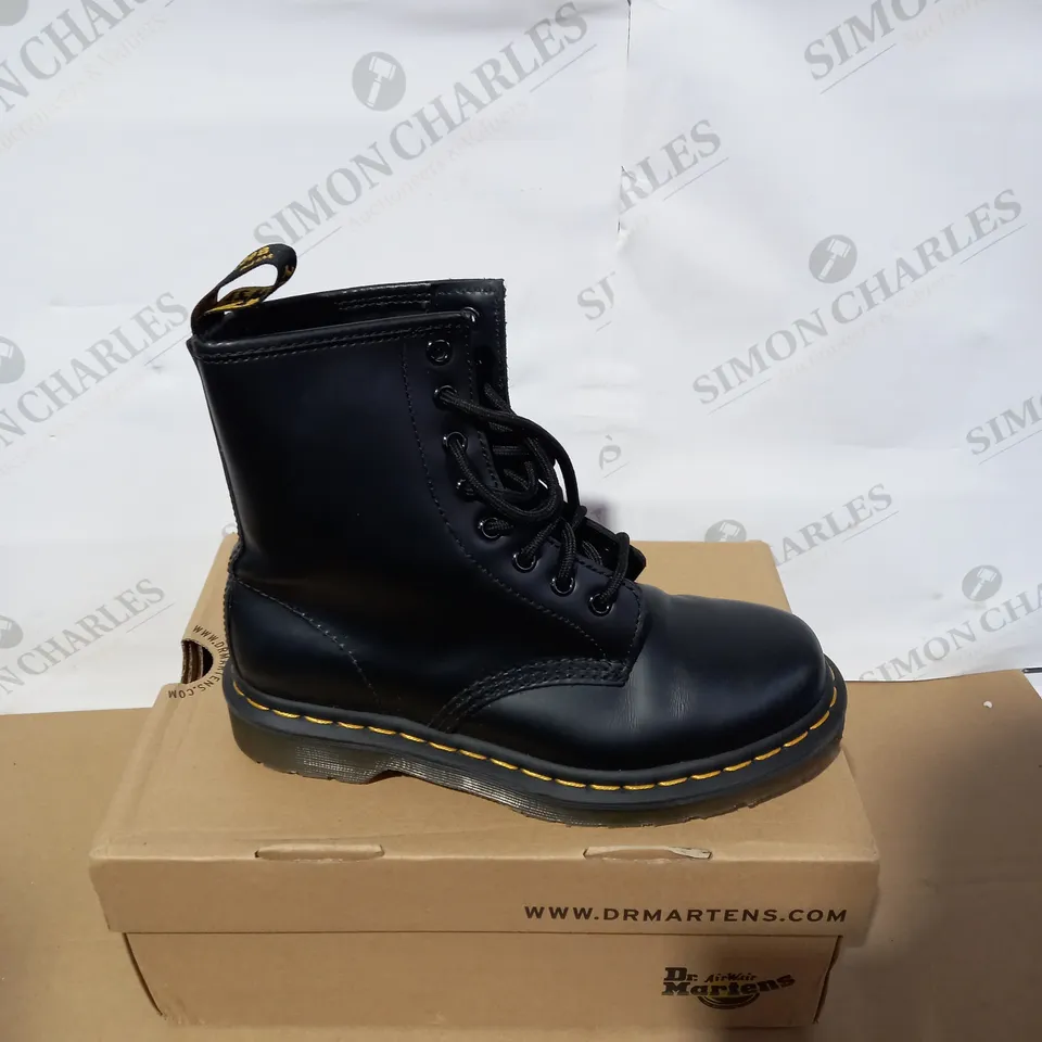 BOXED PAIR OF DR MARTENS BLACK BOOTS SIZE 4