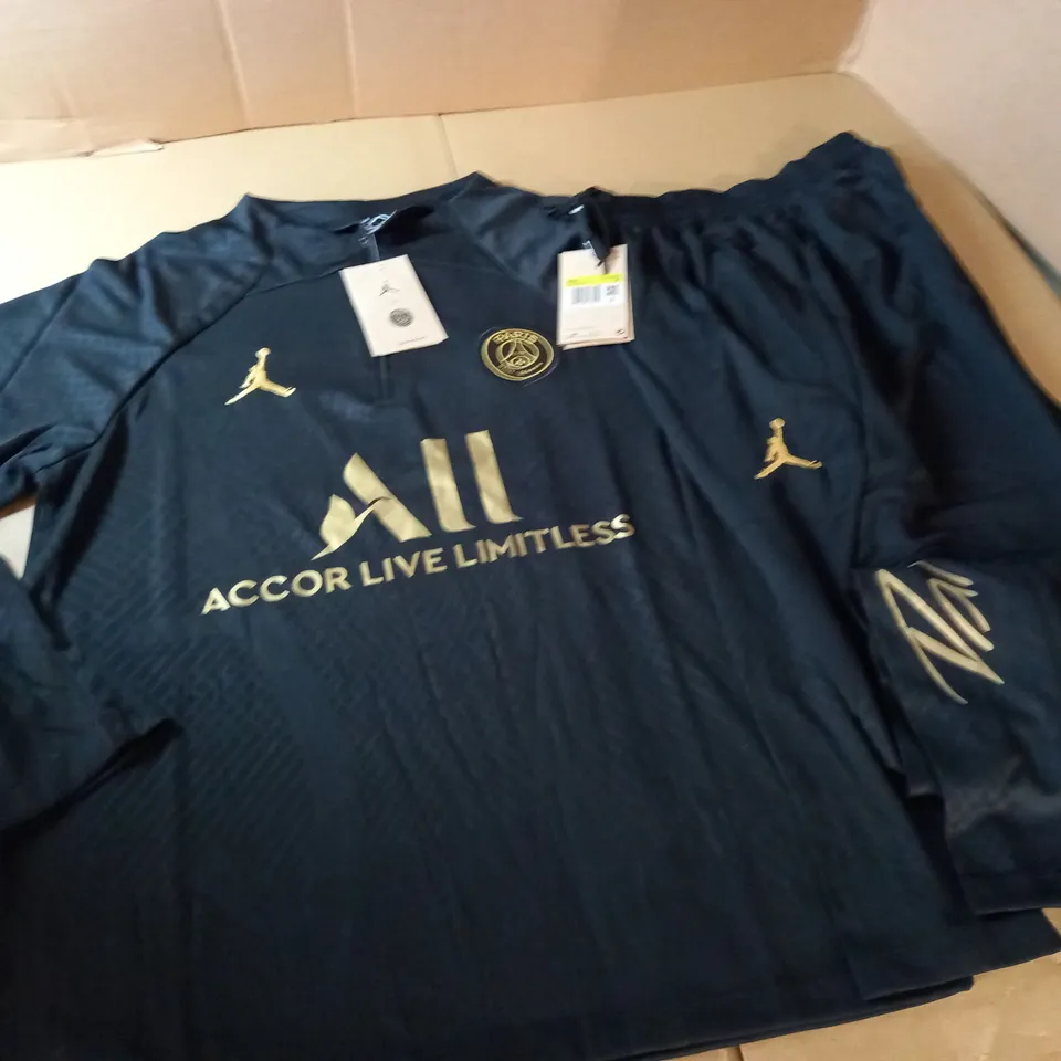PARIS SAINT GERMAIN SPORTS TRACKSUIT - S