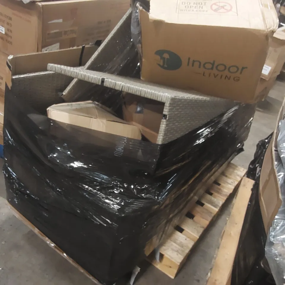 PALLET CONTAINING A LARGE QUANTITY OF ASSORTED GARDEN FURNITURE PARTS ECT