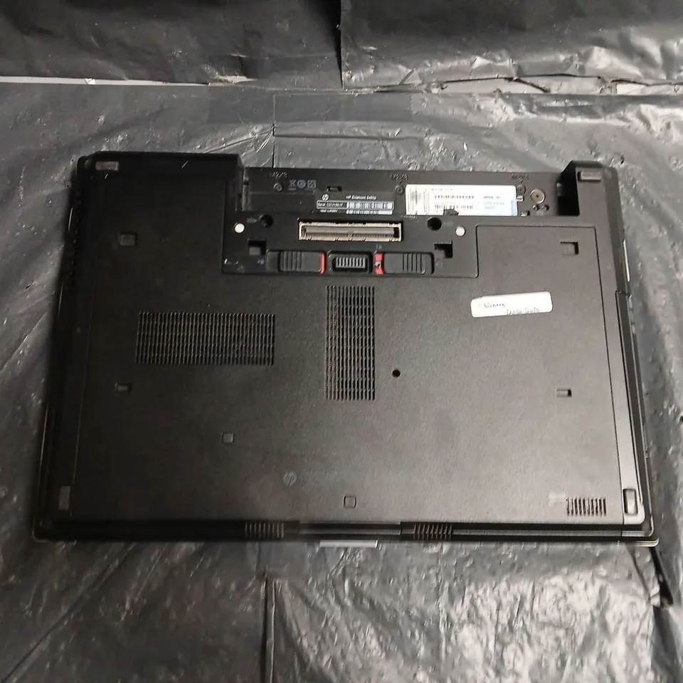 HP LAPTOP – KEYBOARD MISSING, INTERNALS EXPOSED - MODEL UNSPECIFIED