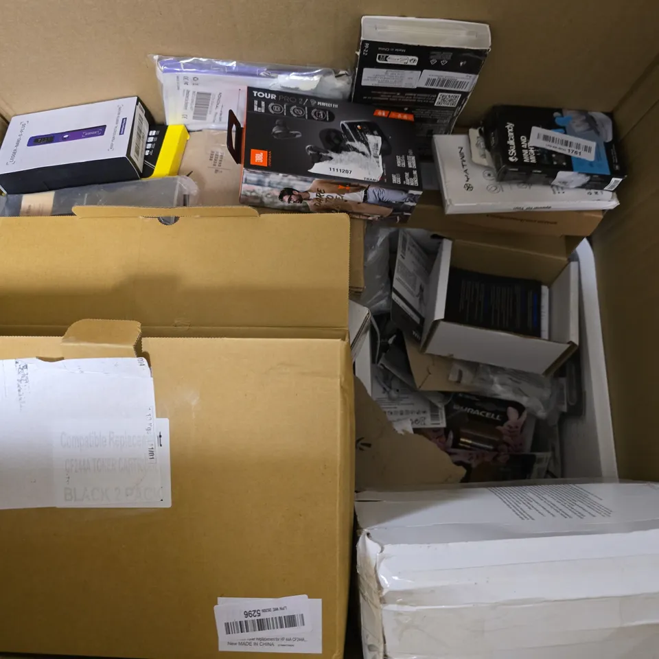 BOX OF APPROXIMATELY 20 ASSORTED BROKEN ITEMS TO INCLUDE - DURACELL AAAA , ANTI SLIP EAR COVERS , UWELL CALIBURN ETC