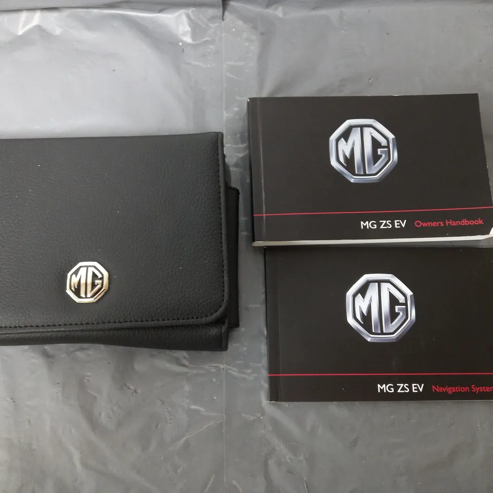 MG OWNERS BOOK AND NAVIGATION SYSTEM BOOK AND WALLET 