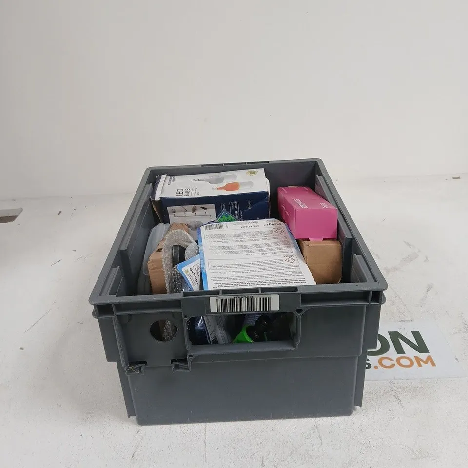 TOTE OF APPROXIMATELY 15 ASSORTED ITEMS TO INCLUDE SPACEGOODS FROTHER, LED BULB LAMPS, MEAT THERMOMETER, MOULD MAGIC ETC