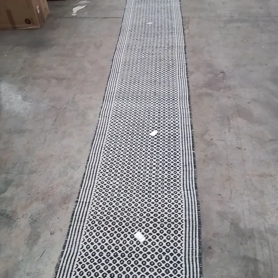 STILLAGE OF APPROXIMATELY 20 QUALITY DESIGNER RUGS