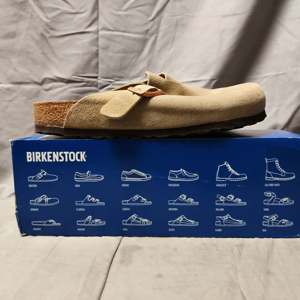 BOXED PAIR OF BIRKENSTOCK BOSTON BS SHOES IN TAUPE SIZE EU 40