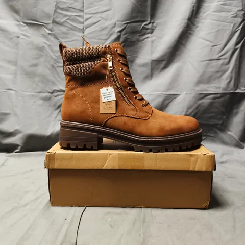 BOXED PAIR OF JO & JOE ONTARIO ANKLE BOOTS IN CAMEL SIZE UK 8