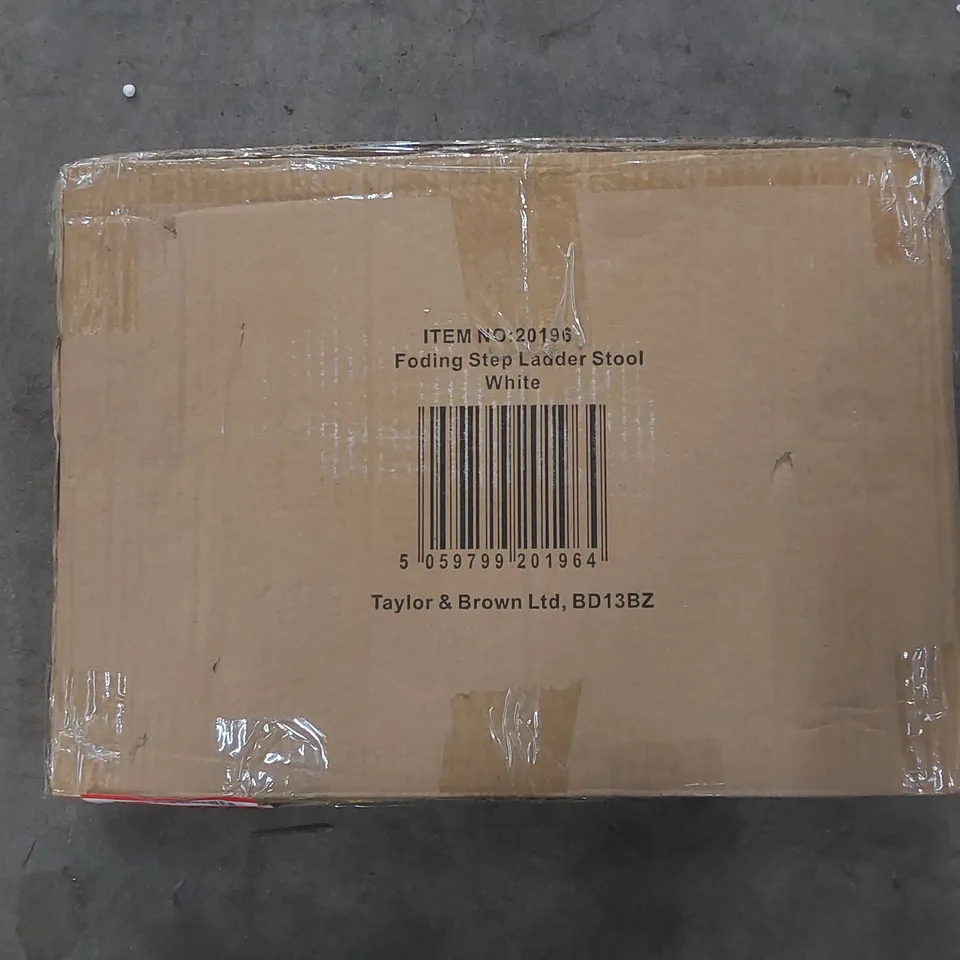 BOXED 1-STEP PLASTIC LIGHTWEIGHT FOLDING STEP STOOL 