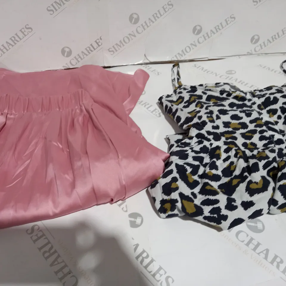 BOX OF 10 CLOTHING ITEMS TO INCLUDE JOGGING BOTTOMS, TOPS & DRESS, SKIRTS ETC