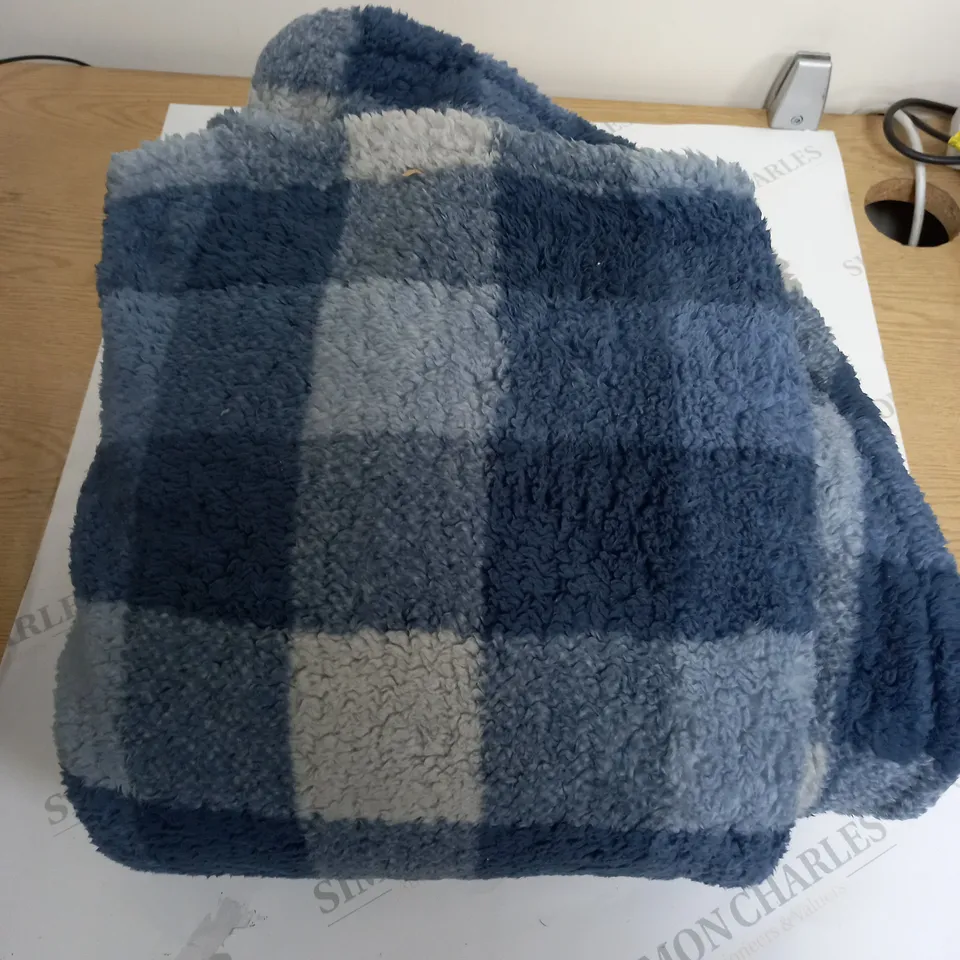 BLUE CHECK FLEECE THROW SIZE UNSPECIFIED