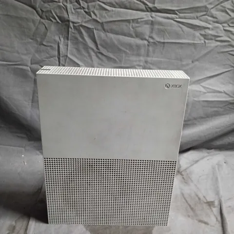 XBOX ONE S GAME CONSOLE 