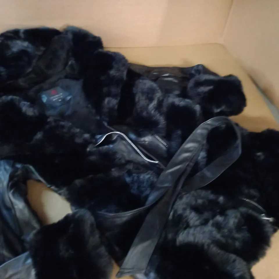 ITENLY FAUX FUR AND LEATHER COAT IN BLACK - M