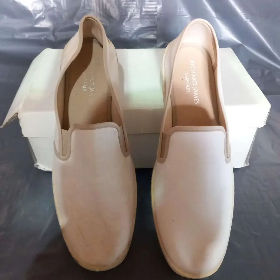 BOXED RICHARD JAMES MAYFAIR WHITE CANVAS SIZE 43