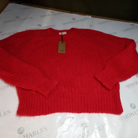 HUSH TABBY FLUFFY CREW JUMPER SIZE XS