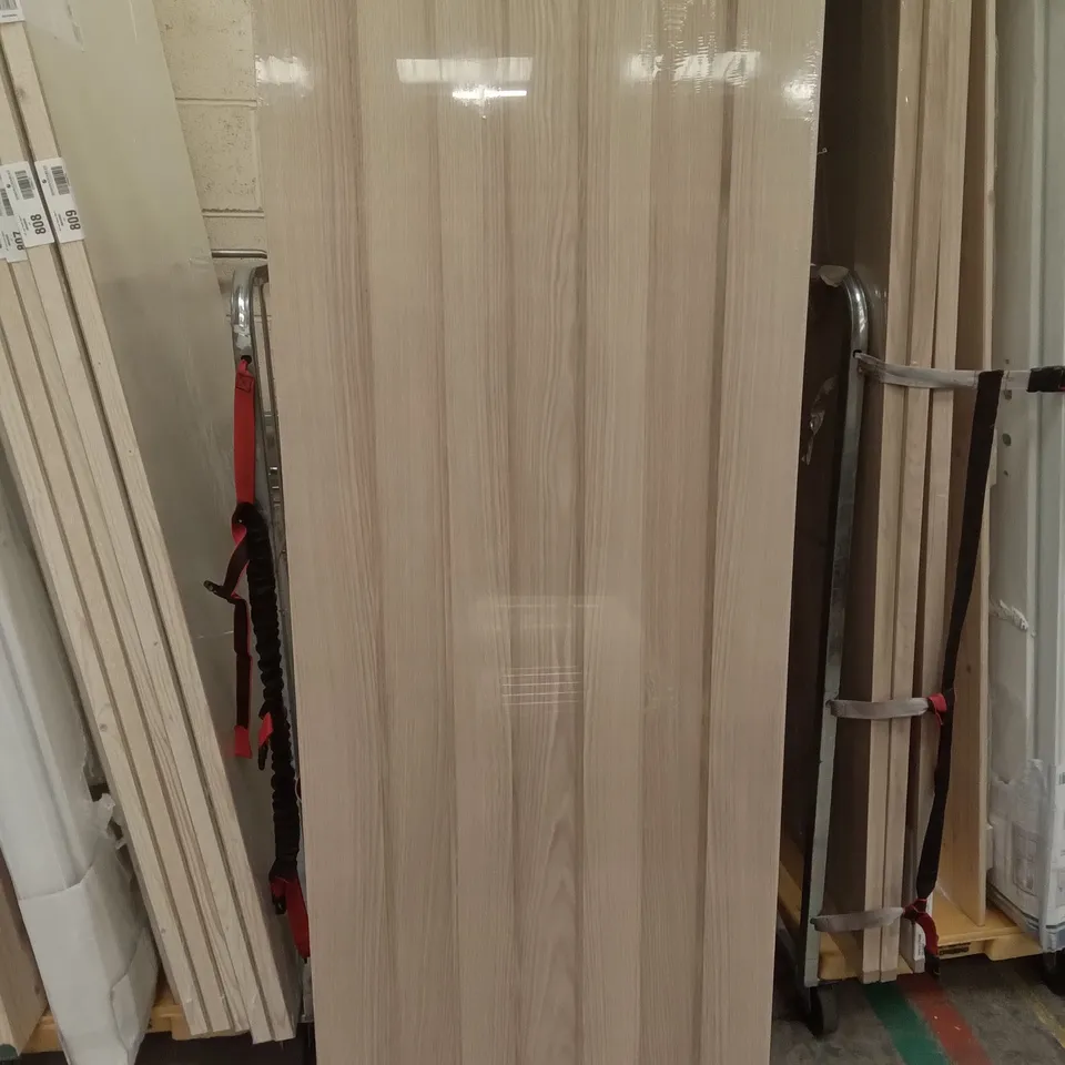 VERTICAL 3 PANEL OAK VENEER INTERNAL DOOR 1981×686MM