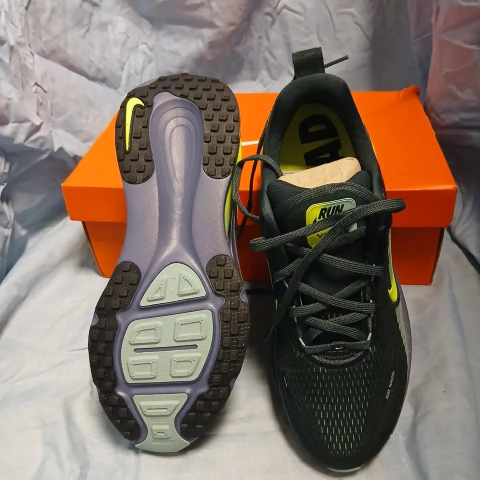 NIKE VOMERO 18 RUNNING SHOES – BLACK/VOLT, UK 10 (US 11, EU 45)