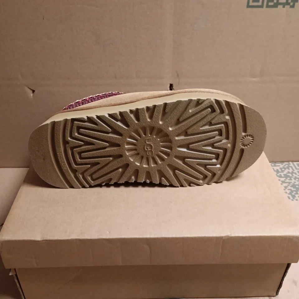 BOXED PAIR OF UGG CLASSIC MINI SLIPPERS – UK 2.4 