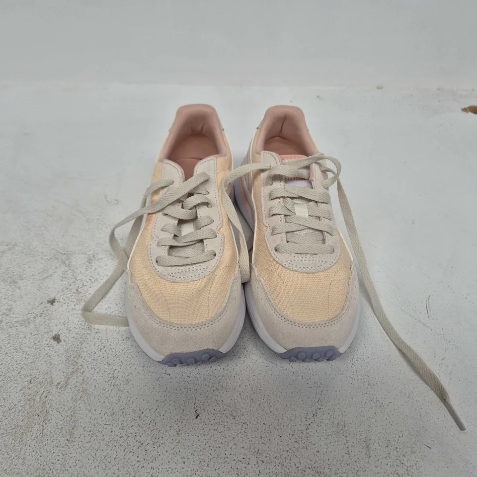 PAIR OF PUMA R78 SPECIAL SNEAKERS IN WHITE - UK 5