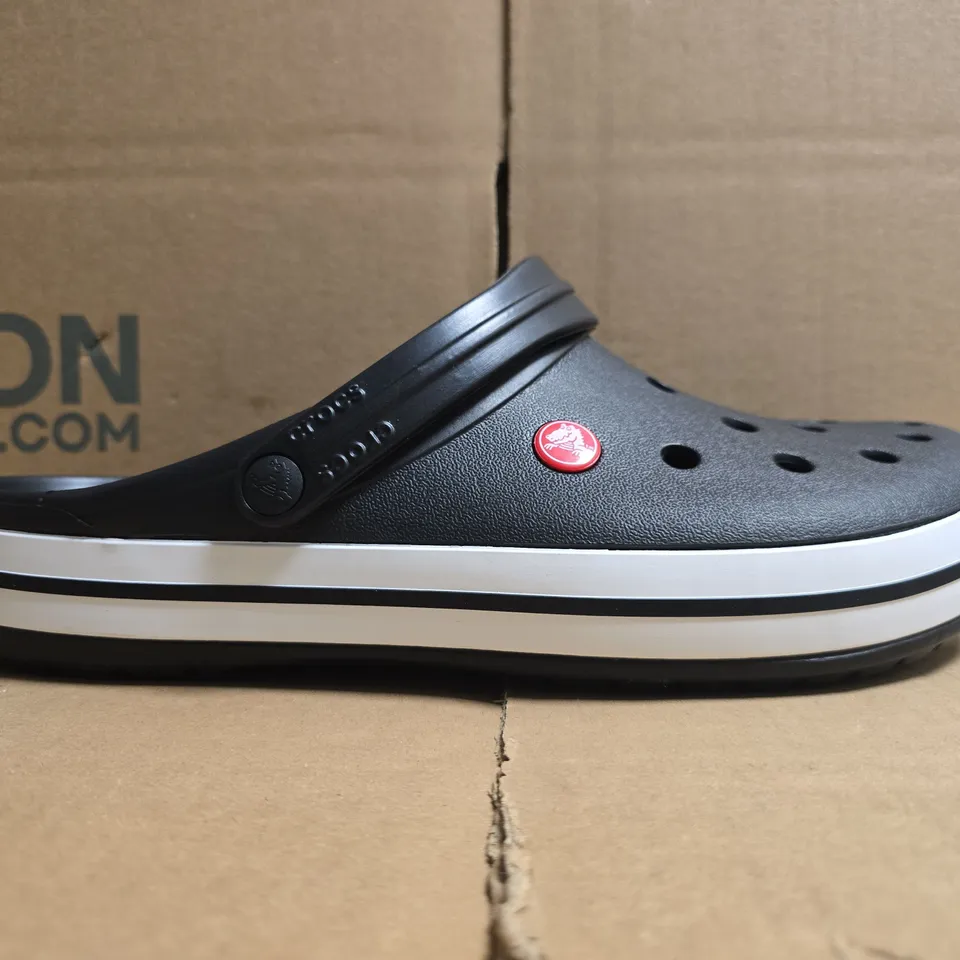 PAIR OF CROCS CROCBAND CLOGSIN BLACK/WHITE SIZE UK M10/W11