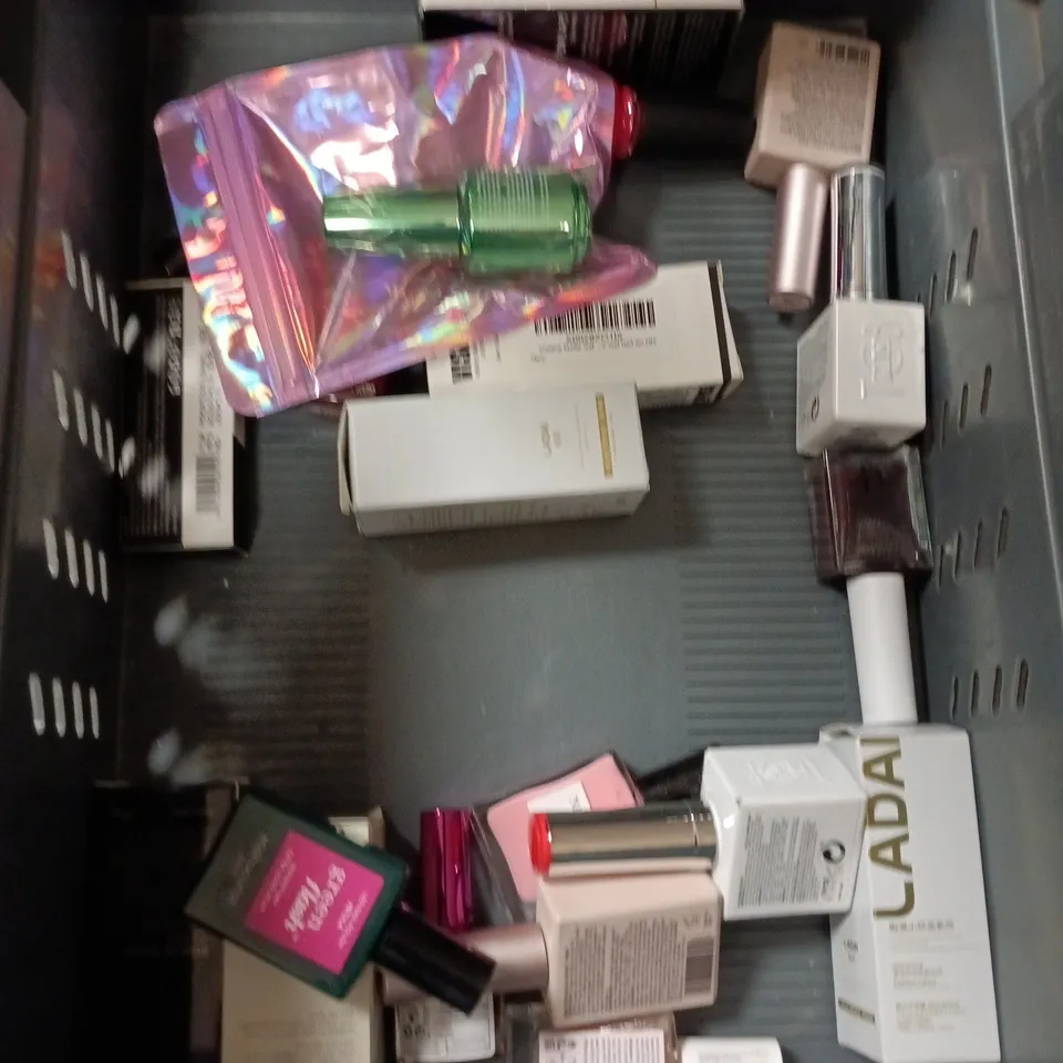 APPROXIMATELY 20 BOTTLES OF NAIL VARNISH TO INCLUDE TWENTY, BLUESKY AND MANICURIST