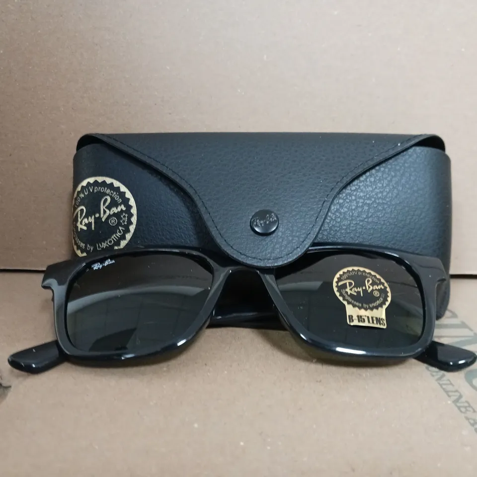 RAY BAN SQUARED SUNGLASSES 