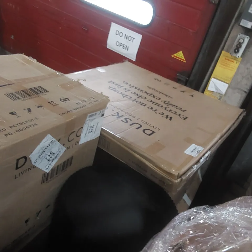 PALLET CONTAINING A LARGE QUANTITY OF ASSORTED FURNITURE PARTS ECT