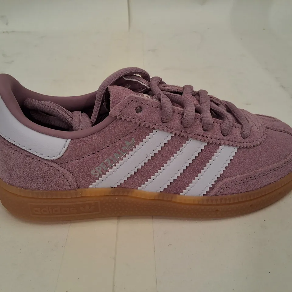 BOXED ADIDAS
HANDBALL SPEZIAL GIRLS YOUTH IN PALE PINK - 10.5K