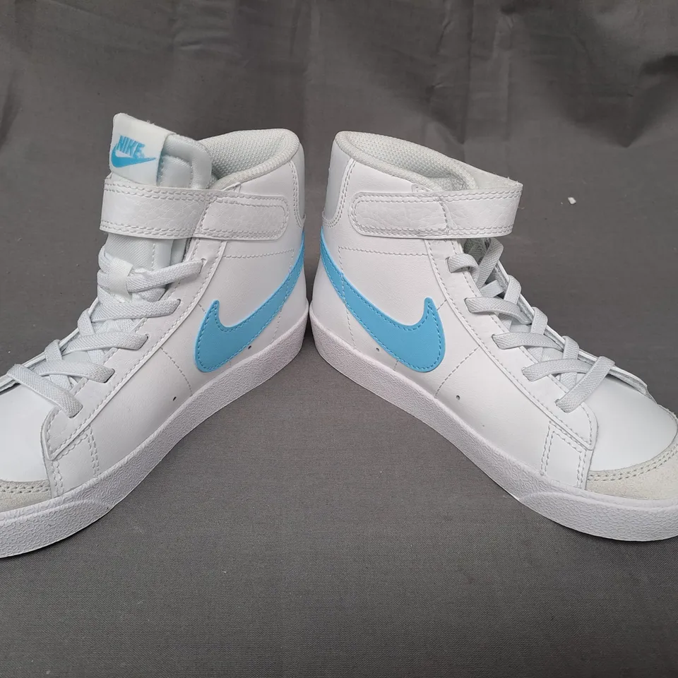 PAIR OF NIKE SHOES IN WHITE/BLUE UK SIZE 12