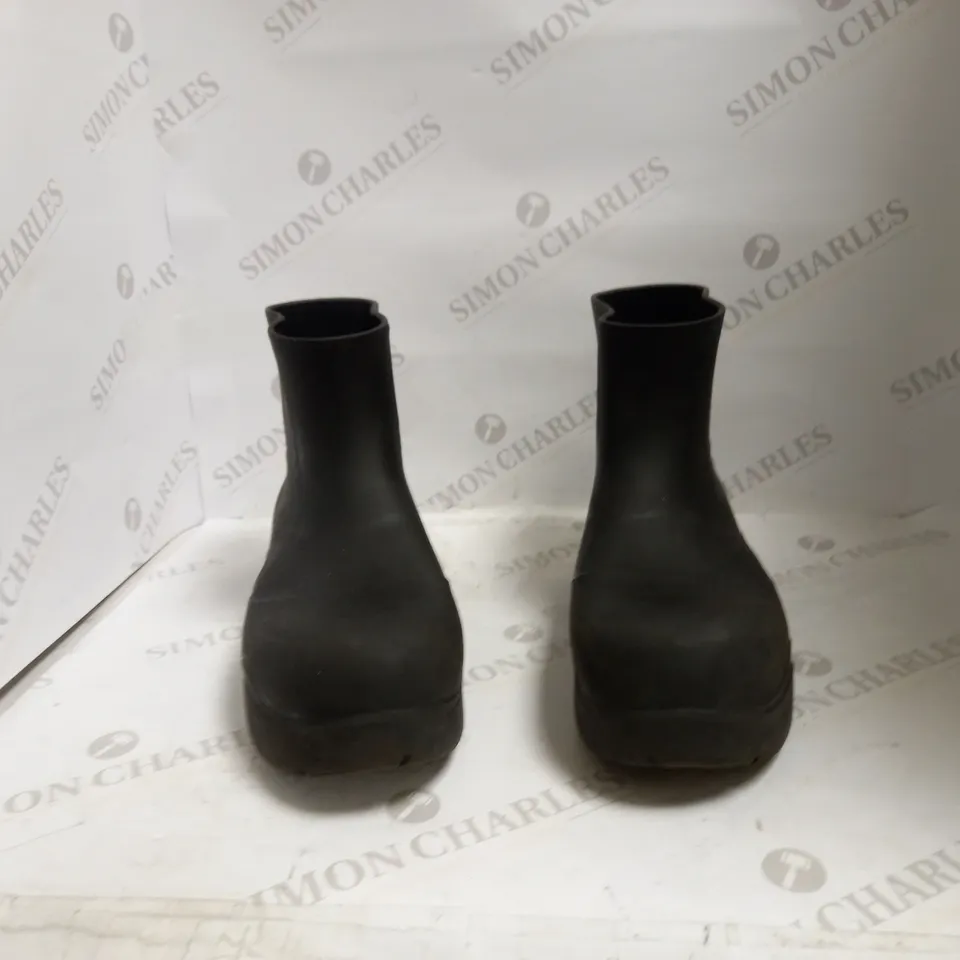 BOTTEGA VENETA BOOTS SIZE 44 BLACK 