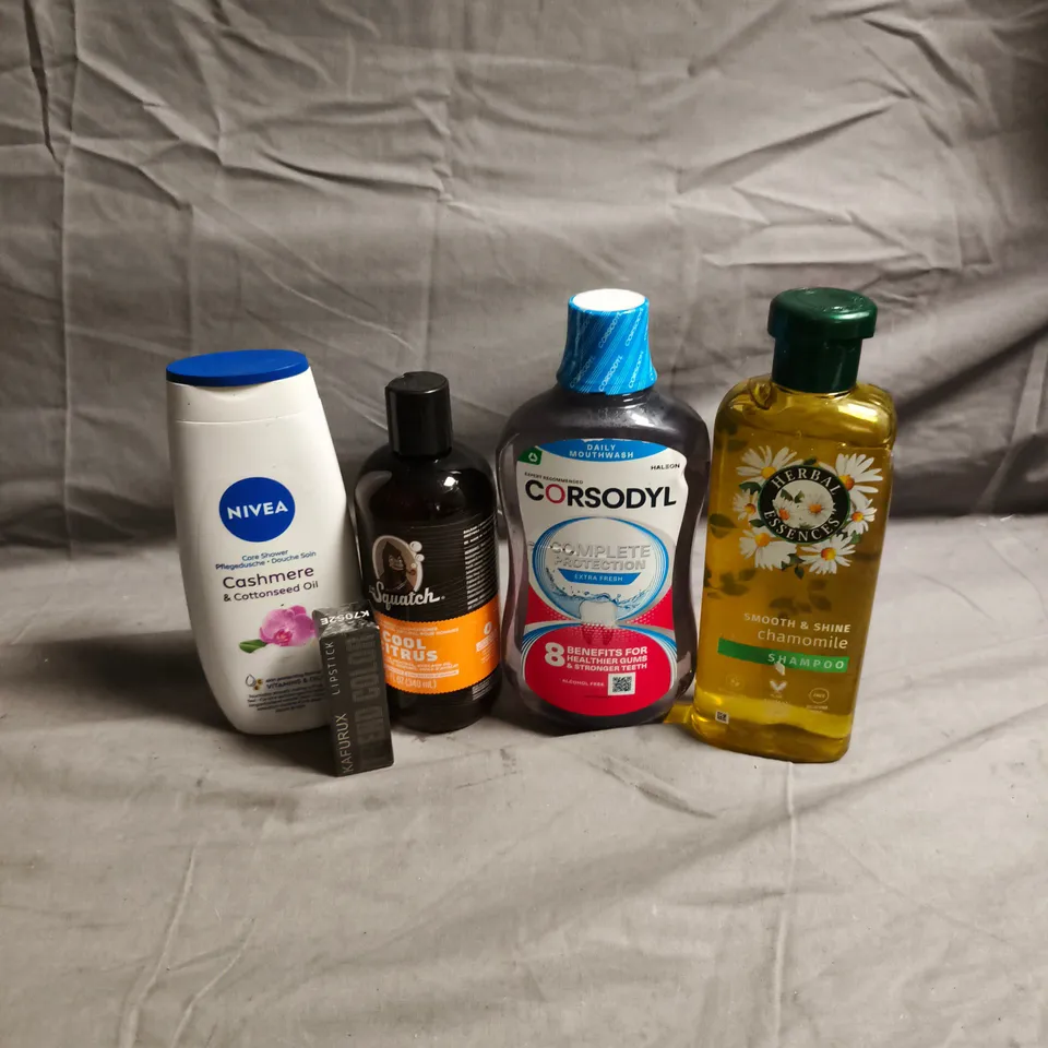 APPROXIMATELY 20 HEALTH AND BEAUTY PRODUCTS TO INCLUDE HERBAL ESSENCES SHAMPOO, CORSODYL MOUTH WASH AND NIVEA SHOWER GEL