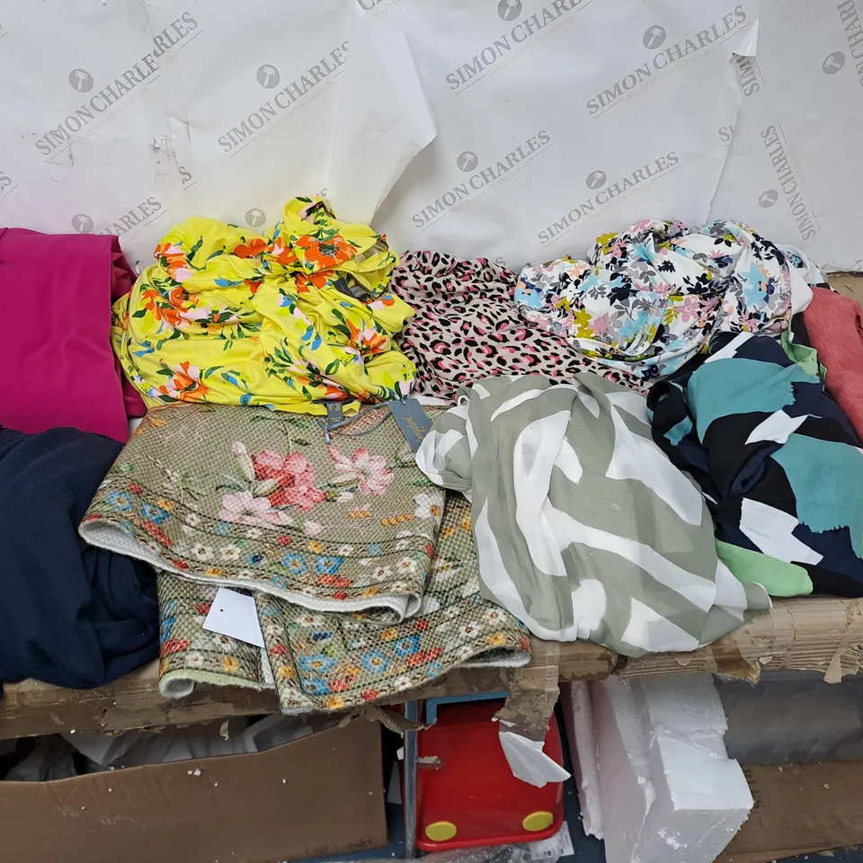 ASSORTED BOX OF CLOTHES IN VARIOUS COLOURS, SIZES, AND STYLES 