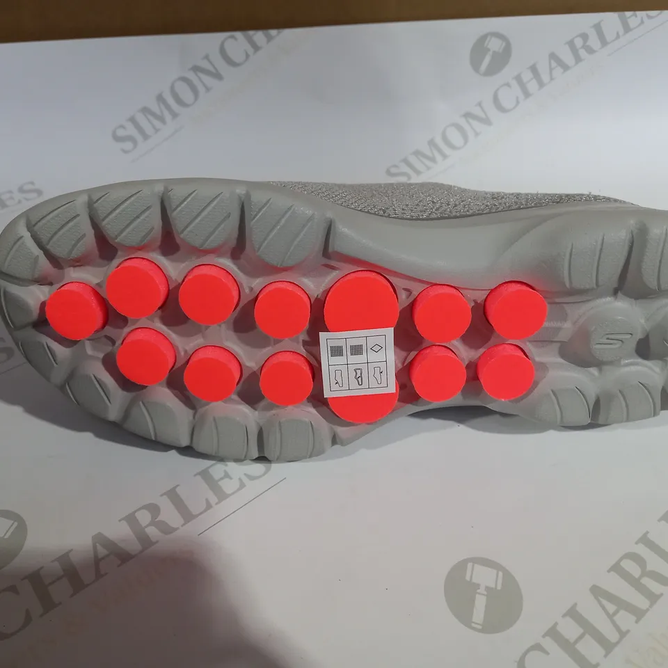 SKETCHERS GO WALK 6 SIZE 5