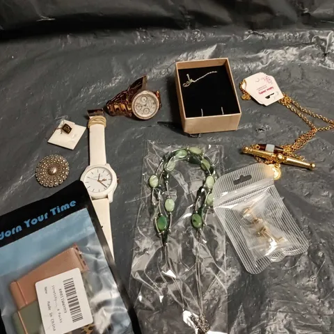APPROXIMATELY 25 ASSORTED JEWELLERY PRODUCTS TO INCLUDE EARRINGS, WATCH, BRACELETS ETC 