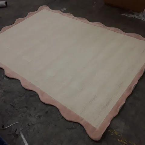 QUALITY DESIGNER AREA RUG APPROXIMATELY 200×290CM