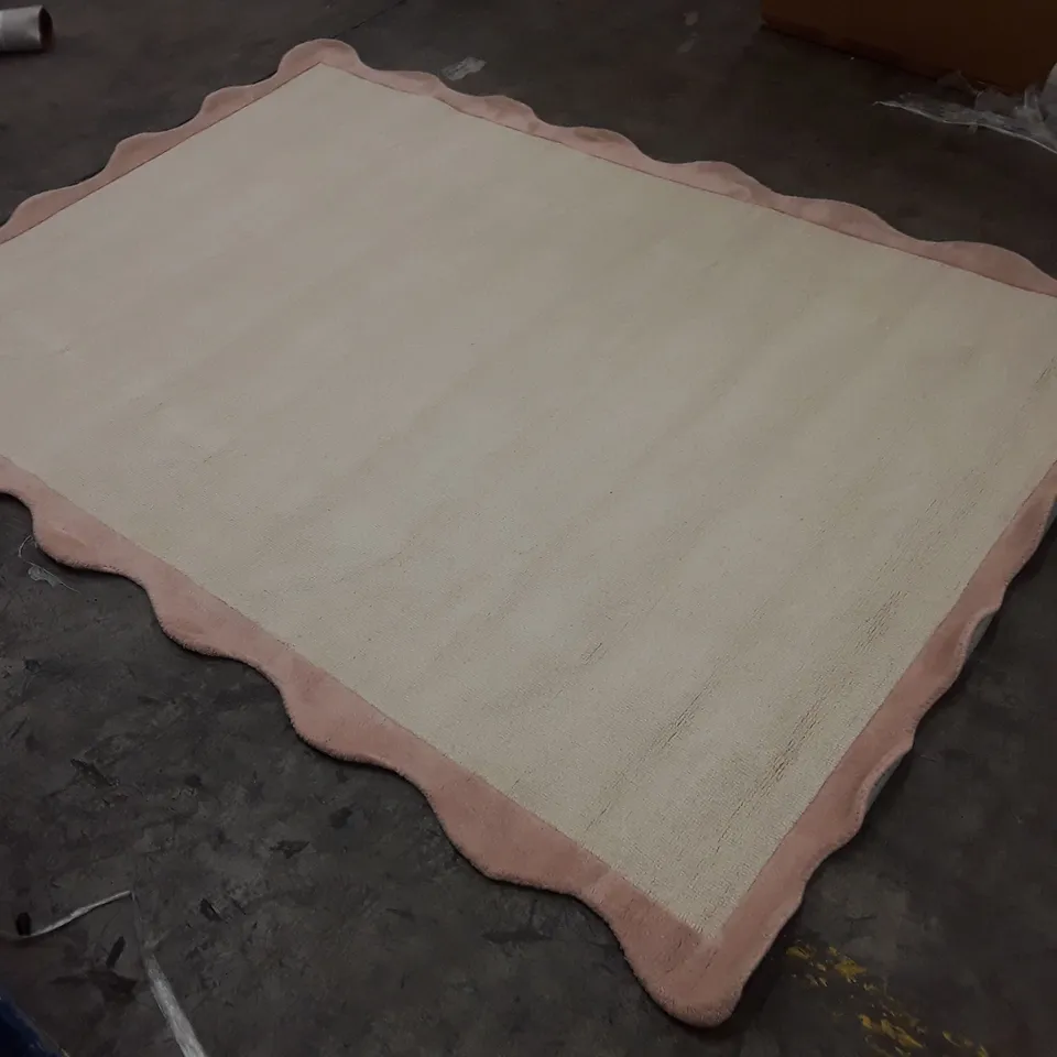 QUALITY DESIGNER AREA RUG APPROXIMATELY 200×290CM