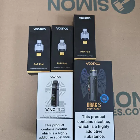BOX OF APPROXIMATELY 30 ASSORTED E-CIGARETTES AND ACCOMPANIMENTS TO INCLUDE: VARIOUS VOOPOO ITEMS 