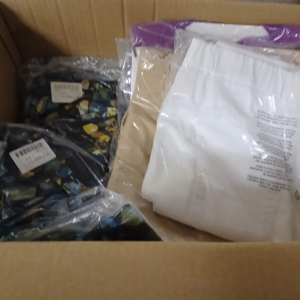 LOT OF APPROXIMATELY 18 ASSORTED BRAND NEW CLOTHING ITEMS IN VARIOUS SIZES