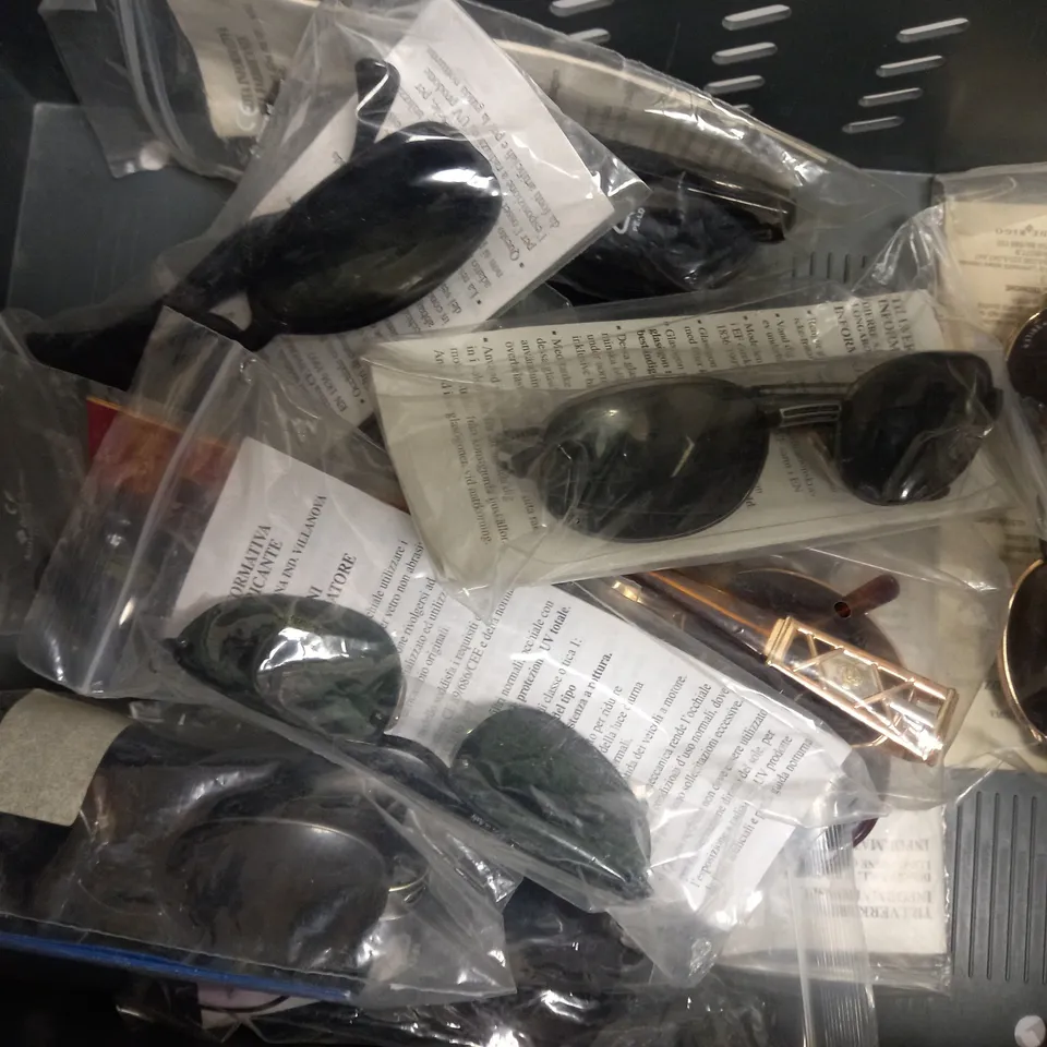 APPROXIMATELY 10 ASSORTED DE RIGO STING SUNGLASSES TO INCLUDE MODELS 4480, 6205M, 4277, 4216 ETC. 
