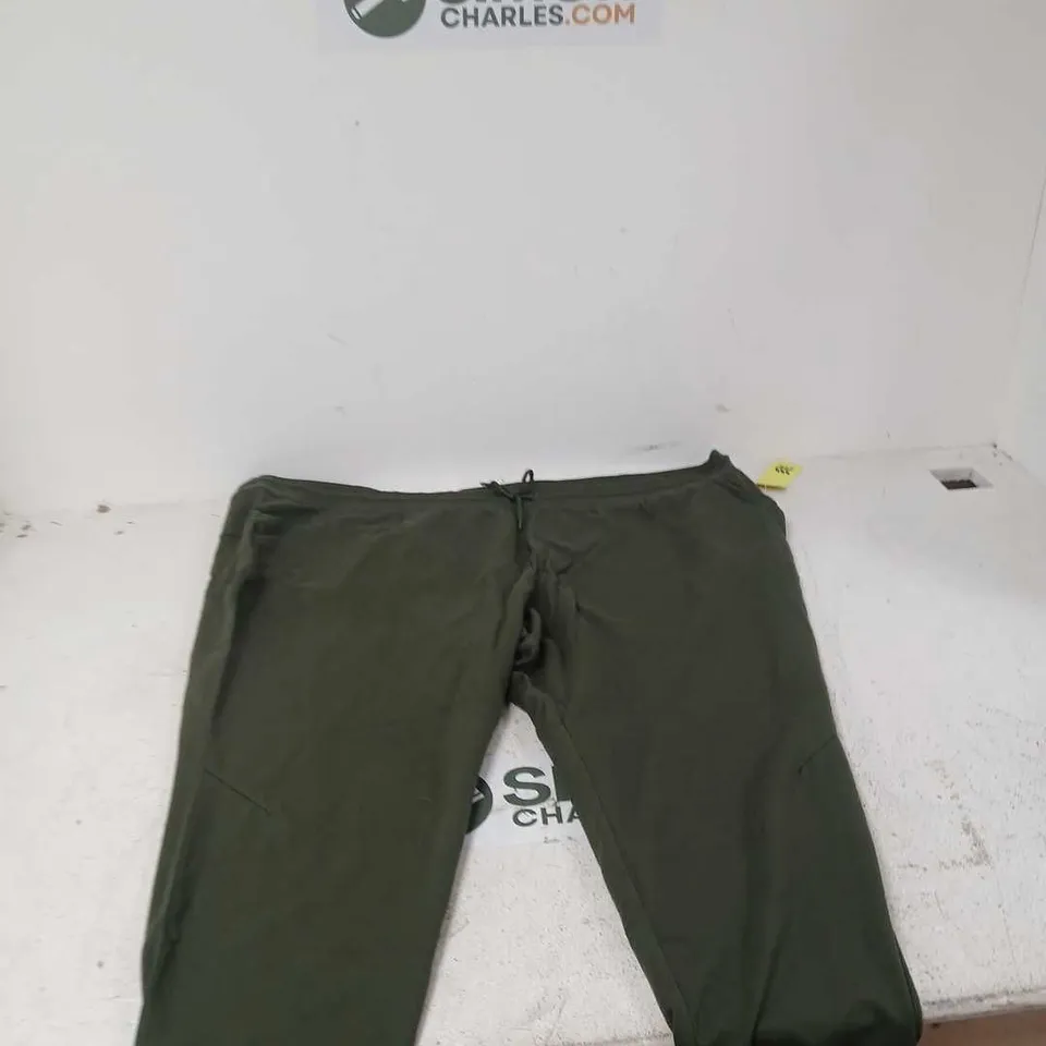 BOX OF APPROXIMATELY 20 ASSORTED CLOTHING TO INCLUDE: ALL IN MOTION JOGGERS 
