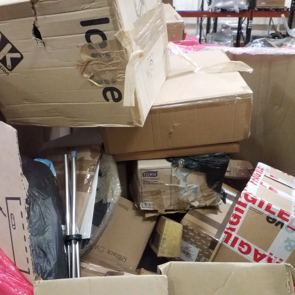 PALLET CONTAINING ASSORTED PRODUCTS INCLUDING STEAM MOP CLEANER, TOILET SEAT, SPIN MOP AND BUCKET, ROLLER BLIND & KIDS TRICYCLE