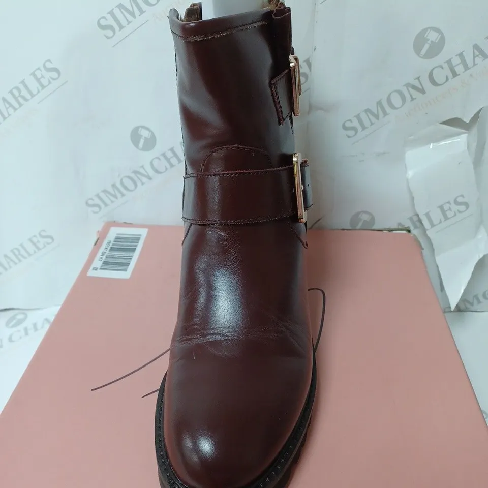BOXED MODA IN PELLE CORNELIA BIKER BOOTS, BROWN - SIZE 7 