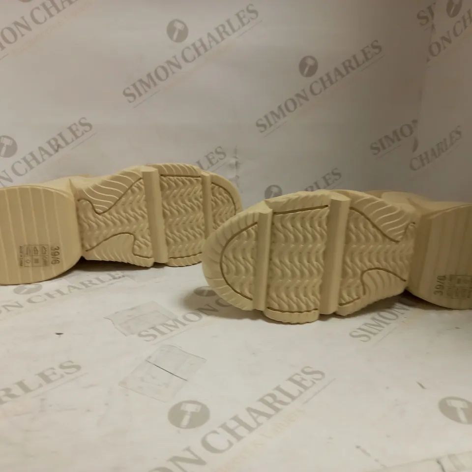 BEIGE CHUNKY TRAINER WITH EXAGGERATED SOLE IN BEIGE - SIZE UK 6 