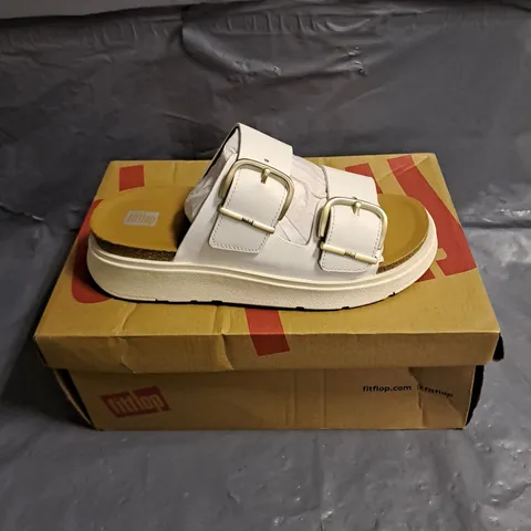 BOXED PAIR OF FITFLOP GEN FF BUCKLE TWO BAR LEATHER SLIDES IN URBAN WHITE SIZE UK 5