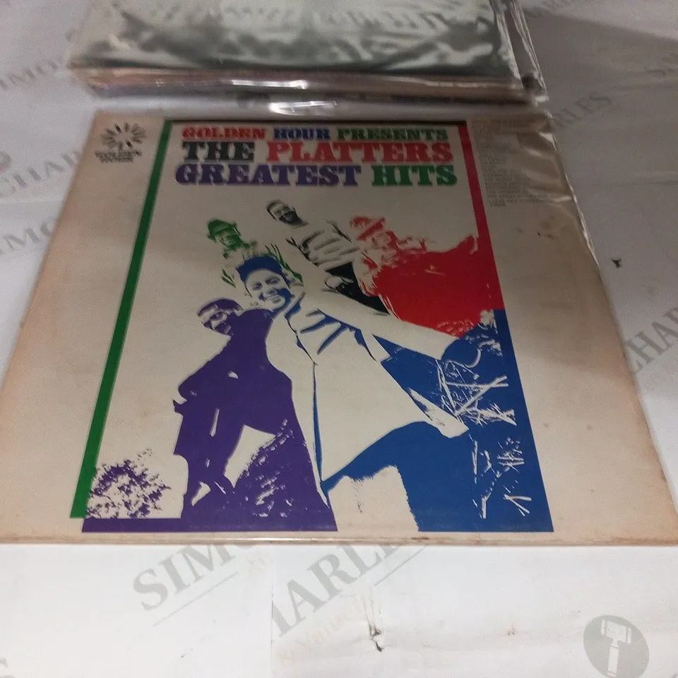 A COLLECTION OF 8 X VINYL RECORDS.