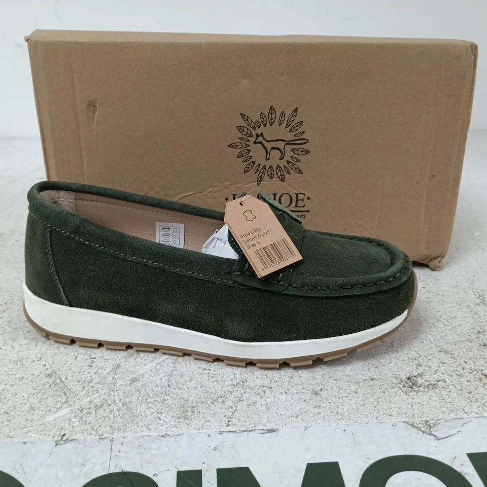 BOXED PAIR OF JO & JOE LIMA SHOES IN OLIVE - SIZE 5